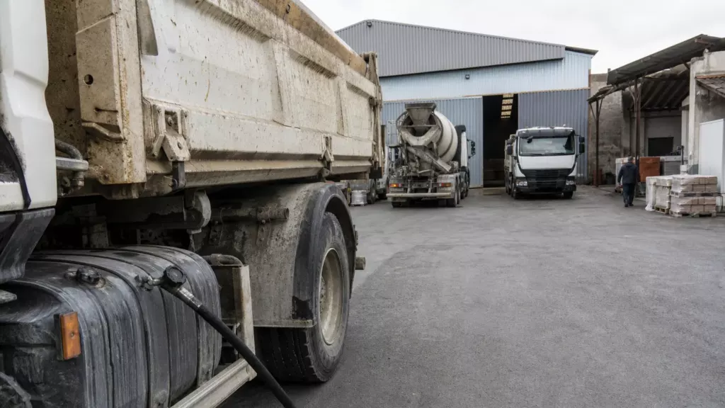 Aides au carburant ciblées : l’État prolonge son bouclier