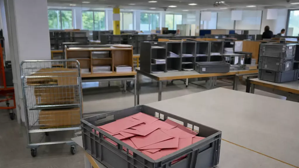 Faux bulletins berlinois : une mise en scène pour fragiliser le vote postal