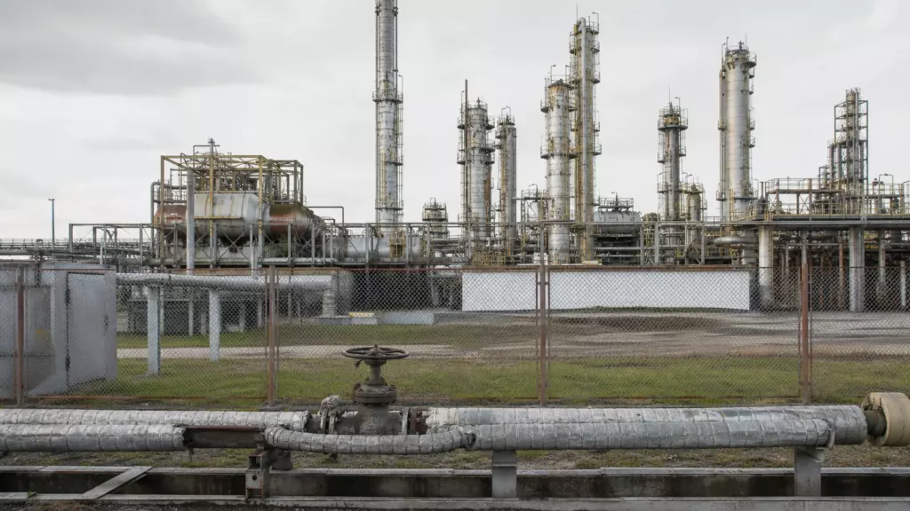 Production pétrolière russe : la guerre pèse sur l’appareil énergétique