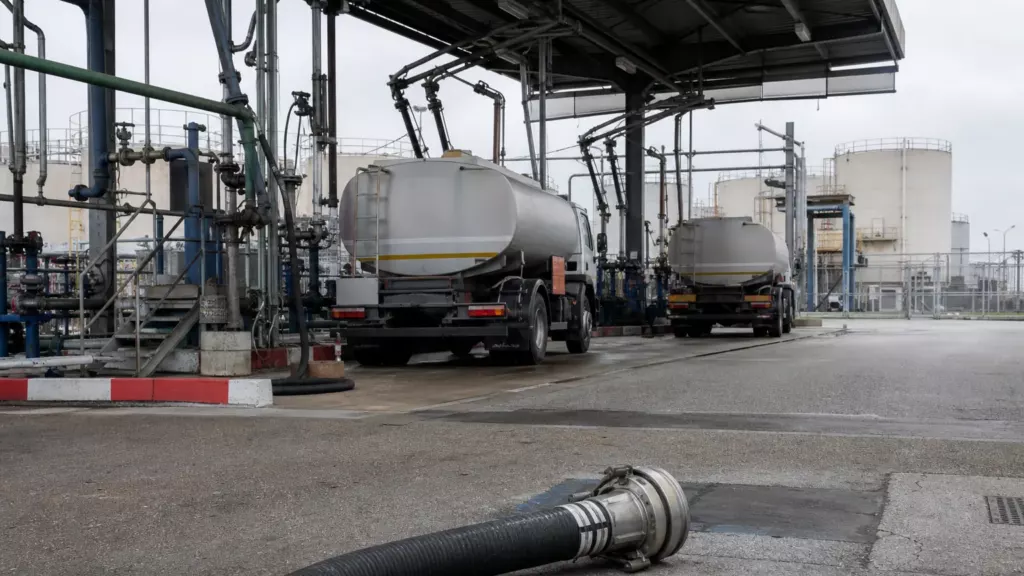 Règles européennes relatives aux carburants — prix de l’énergie : Macron sollicite un répit réglementaire européen