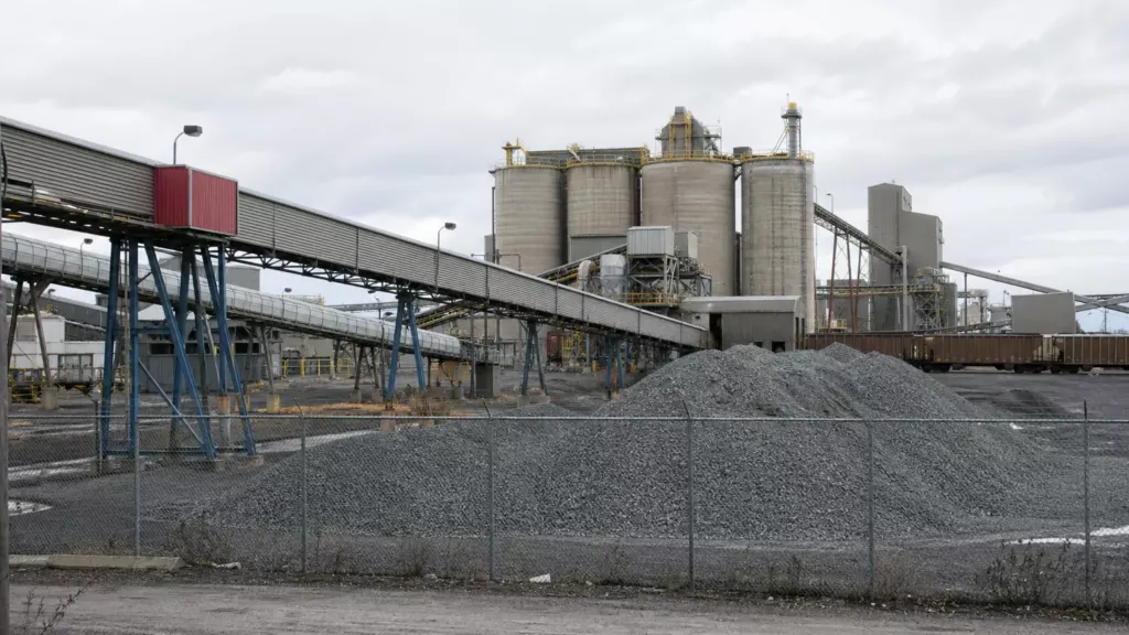 La coopération UE-Canada sur les minerais passe par la BEI